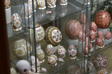 Hediyelik eşya dükkanında.