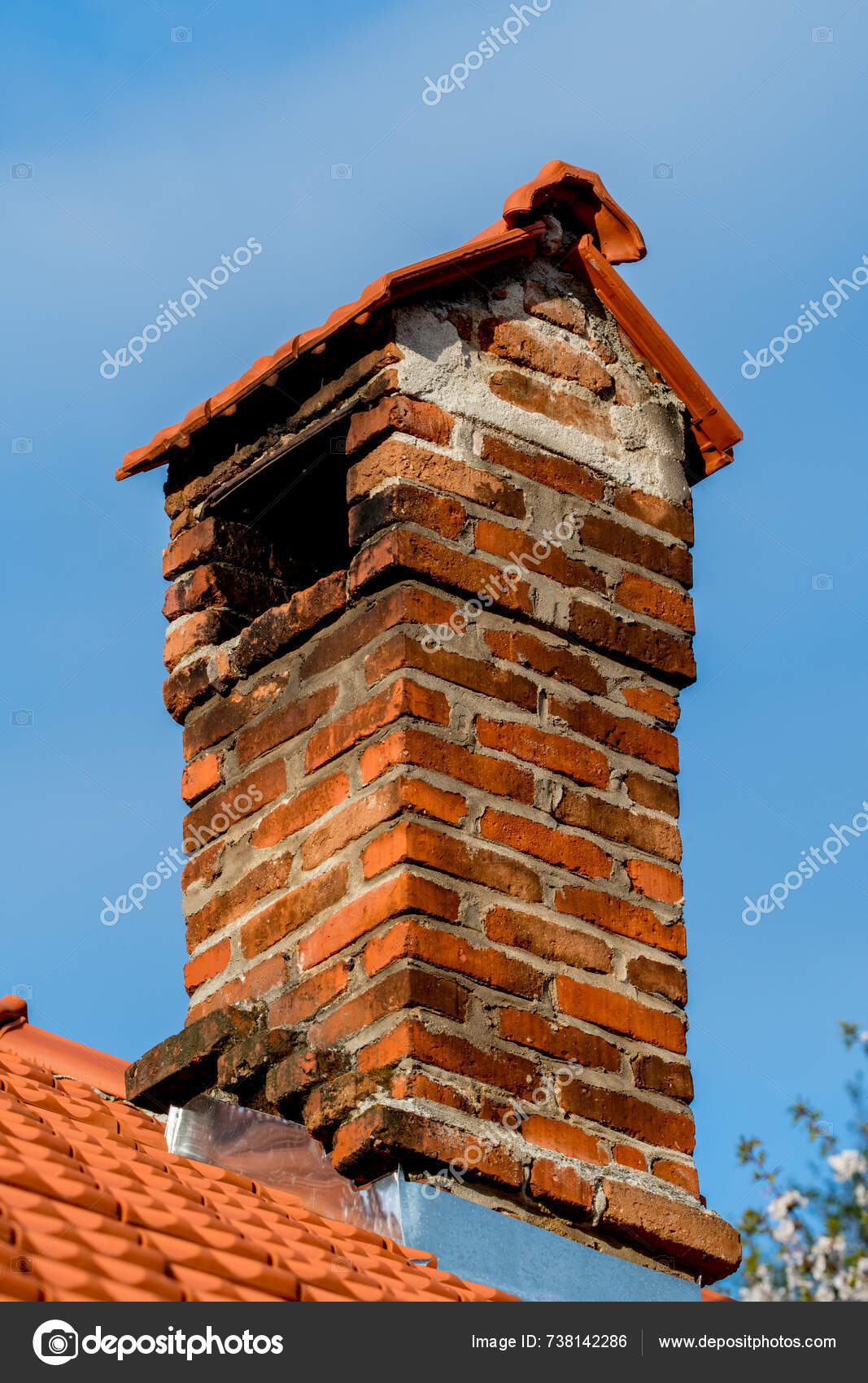 Chimney Roof House — Stock Photo © ditadumitru #738142286