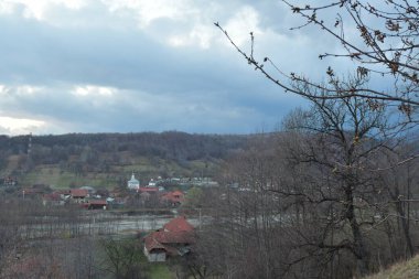 İlkbaharda eski Slovakya kenti