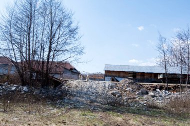 Sonbaharda terk edilmiş köy