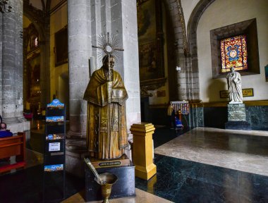 Barselona 'daki St. George Katedrali' nin içinde.