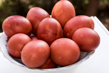 Satılık taze kırmızı yumurtalar