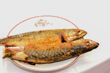 Kızarmış balık, yemek fotoğrafı.