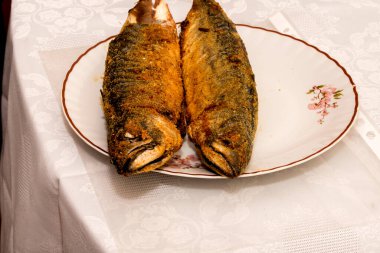 Bir bardak birayla balık.