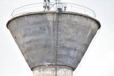 Eski paslı metal boru