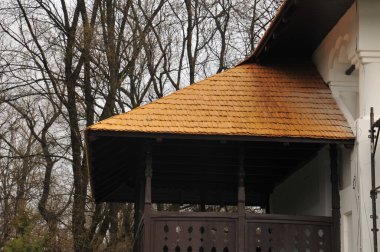 the wooden roof in front of the house