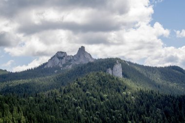 Büyük Thach doğal park dağ aralığı. Adıge