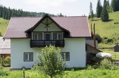Karpatlar 'daki Ukrayna köyündeki ev.