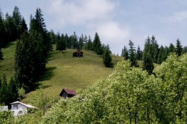 Dağlarda güzel bir manzara, seyahat