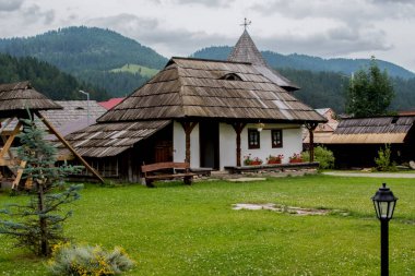 Ceceu köyündeki geleneksel ahşap ev.