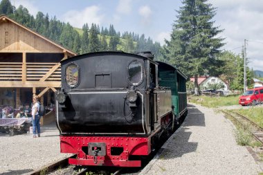 Dağlardaki eski ahşap tren