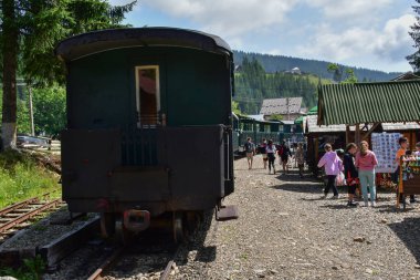 Dağlardaki eski ahşap tren