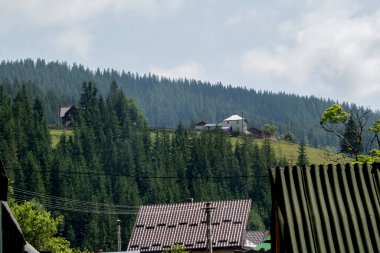 Yaz dağlarında güzel bir köy, Ukrayna