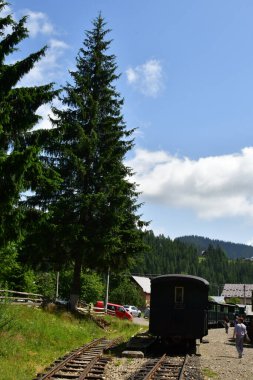 Dağlardaki tren istasyonu.