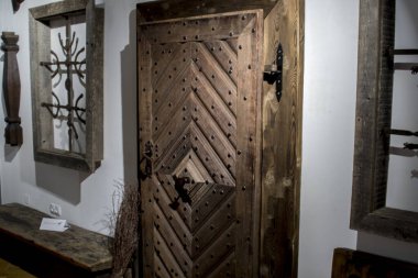 Eski ahşap evin iç manzarası