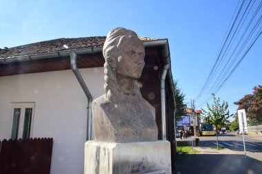 Ukrayna 'daki anne ve çocuğun eski anıtı..