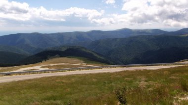 Bir dağdan yüksek dağlara manzara