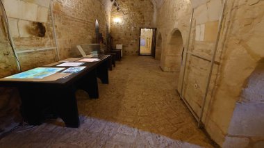 Kudüs köyünde bir kilisenin içinde.