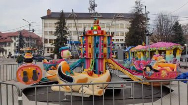 Parktaki çocuk parkı.