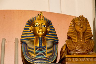 Mısır tapınağındaki Mısır hiyeroglifleri..