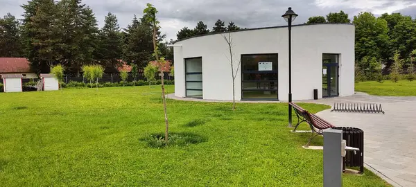 Şehrin modern binası