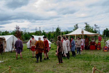 Tarih şehri Vyborg, Rusya 'daki ortaçağ savaşının 13 Temmuz' daki yeniden inşası.