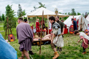 Büyük savaşın ortaçağ muharebesinin tarihsel yeniden inşası.