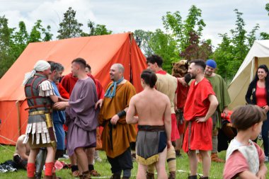 Kadim savaşın yeniden inşası.