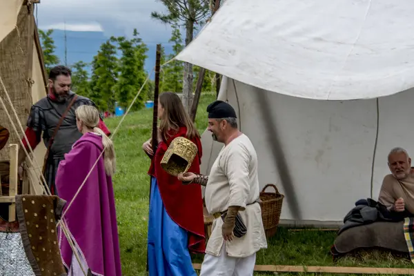 Ortaçağ yeniden yapılanma festivali, Rusya.