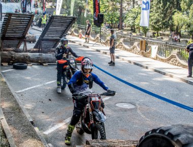 Dağlardaki motosiklet yolu.