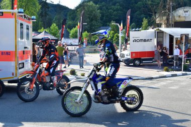 Şehirdeki motosiklet.