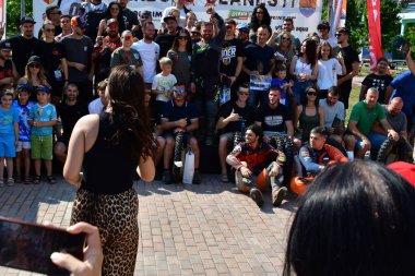 Minsk, Belarus - 16 Mayıs: Konserdeki insanlar