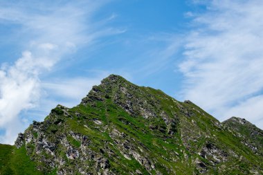 Güzel bir dağ manzarası