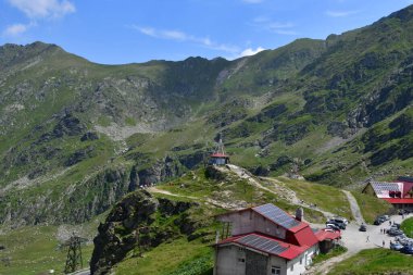 Dağ köyünün güzel manzarası.