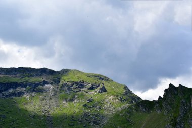 Dağlardaki güzel dağ manzarası