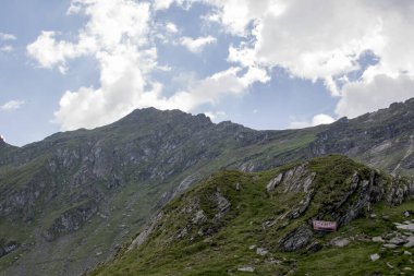 İtalyan Pirenesi 'ndeki dağ manzarası