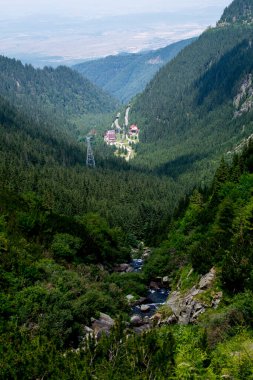 Dağ vadisi manzarası