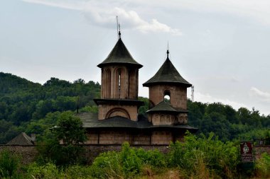 Kafkas Dağları 'ndaki Kutsal Üçlü Kilisesi.