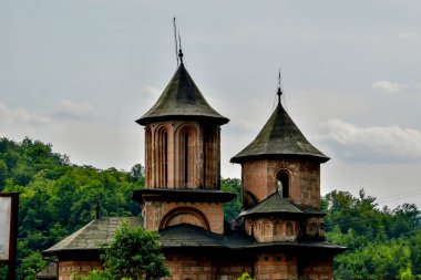 Köydeki eski taş ev.