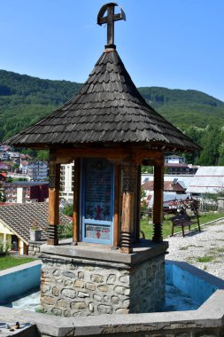 Dağlardaki eski ev.