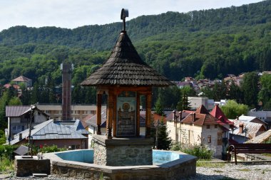 Bölgenin kuzeyindeki en ünlü kent simgesine sahip eski bir kasaba.
