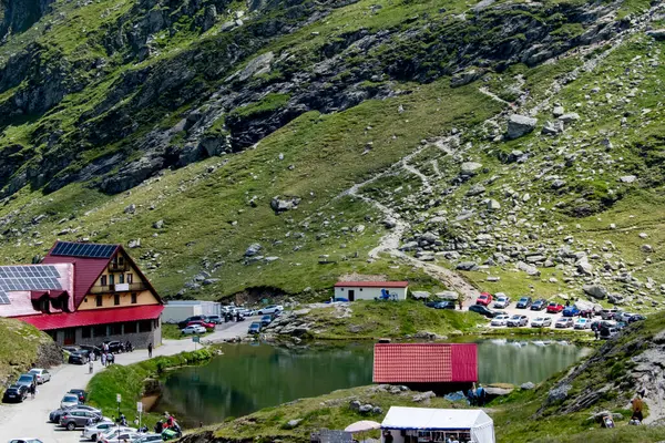 Dağ köyü İsviçre 'nin güzel manzarası..