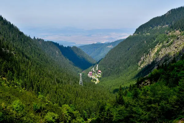 Dağlardaki köye bak.