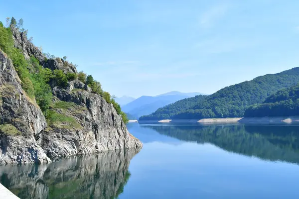 Gölün güzel manzarası