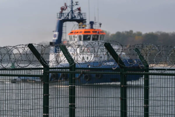 TEHLİKE, BATI POMERANYAN - 2022 SEA PORT FENCE - Ustura teli ve liman bölgesinin güvenliğini sağlayan çelik ağ