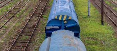 Demiryolu taşımacılığı - Bir vagon tahıl tanelerini demiryolu kenarında taşımak için