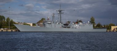 MISSILE FRIGATE - Deniz üssünde bir savaş gemisi