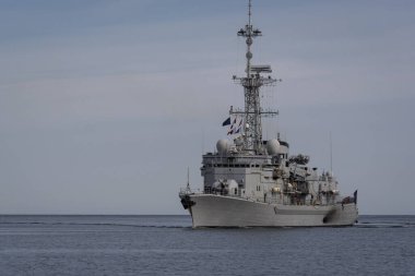 WARGeIP - Modern bir Fransız donanma firkateyni denizde yelken açıyor