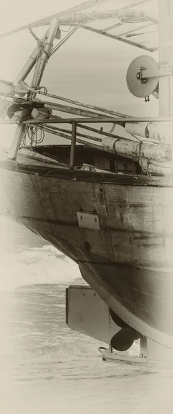 海岸沿いの小型船 — ストック写真