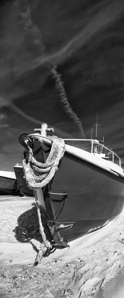 Barche Pesca Piccole Navi Sulla Riva Del Mare — Foto Stock
